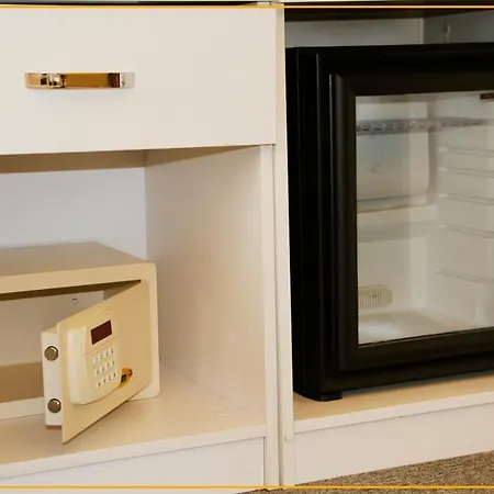 מלון Yez Boutique Hotel 3*