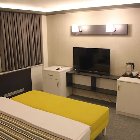 Yez Boutique Hotel 3*