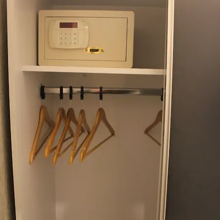 Yez Boutique Hotel מלון 3*