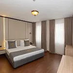 Yez Boutique Hotel 3*